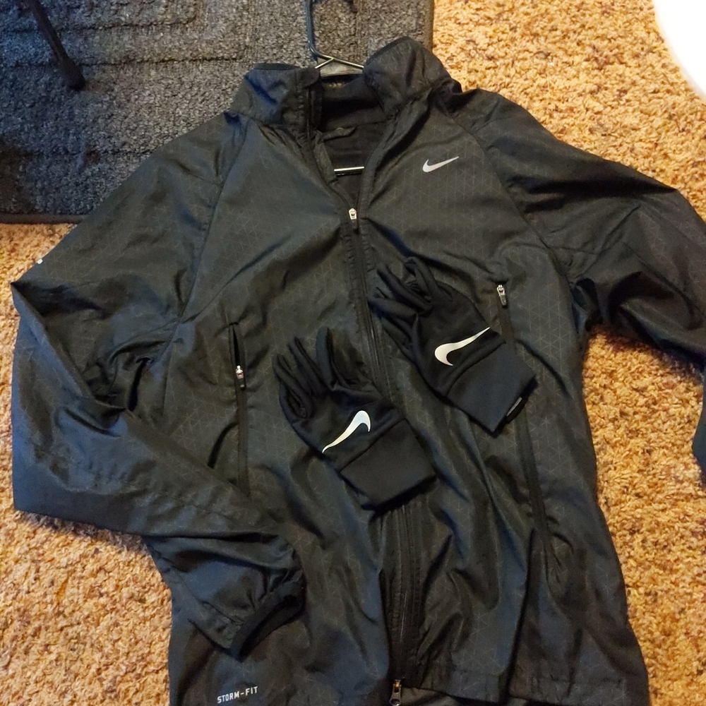 Women's Nike light jacket & Nike Gloves.